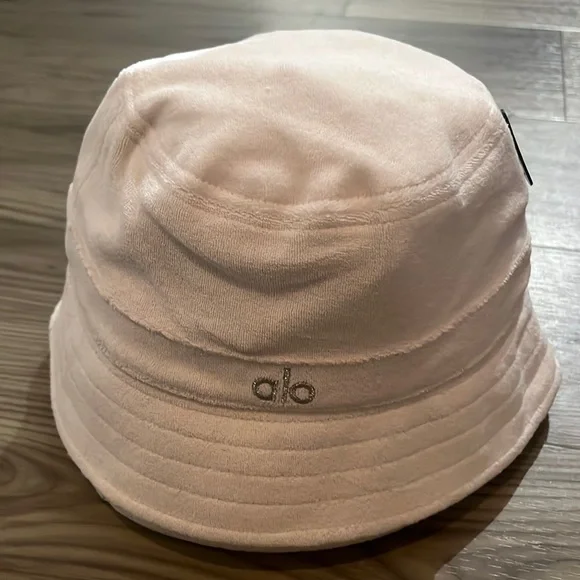 ALO Yoga | Accessories | Terry Beachside Bucket Hat Alo Yoga  display picture 3